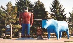 Paul_Bunyan_and_Babe_statues_Bemidji_Minnesota_crop